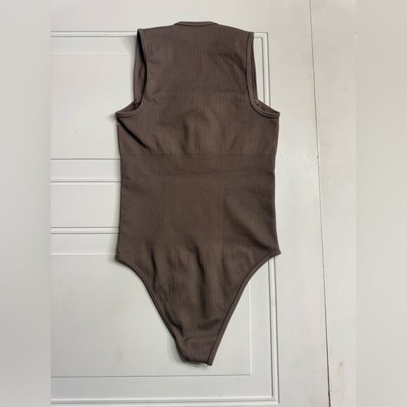 OQQ Brown Taupe Square Neck Sleeveless Ribbed Bodysuit‎ Size Medium Stretch - Picture 4 of 4
